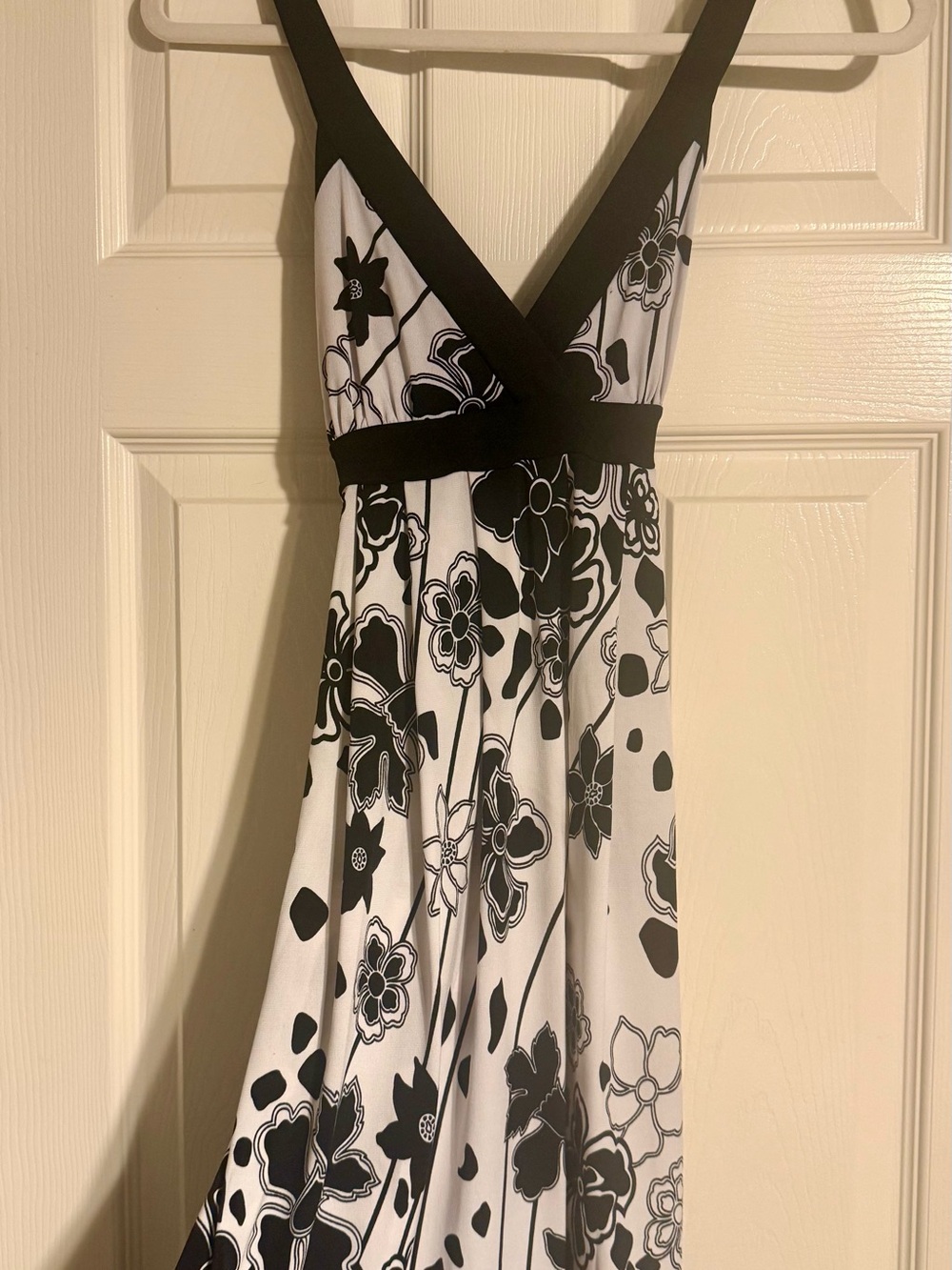 Wet Seal Black and White Floral V-Neck Dress